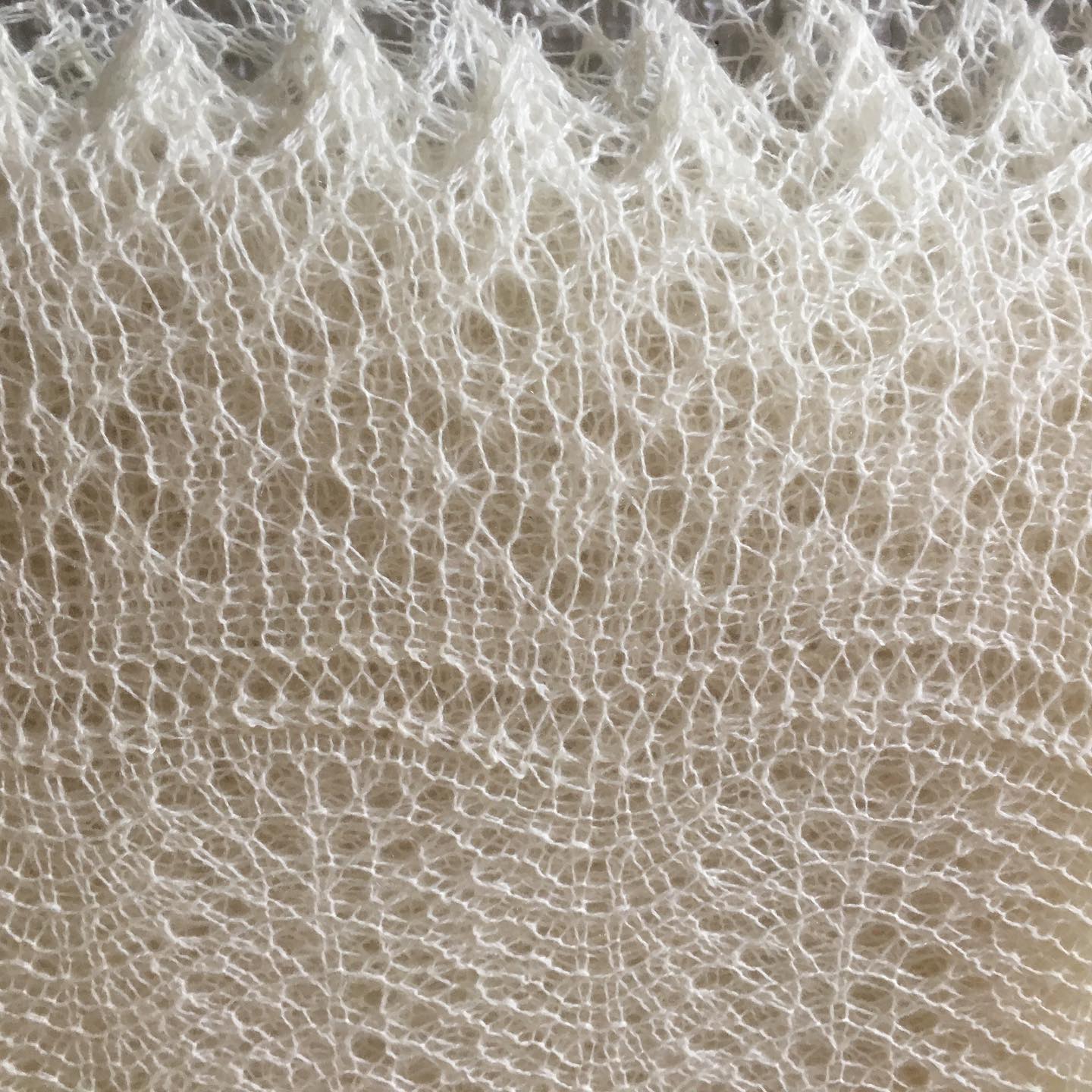 Kronprinsesse Mary svøb strikket i 100 % Superwash Baby merinould. Original størrelse - Billede 3