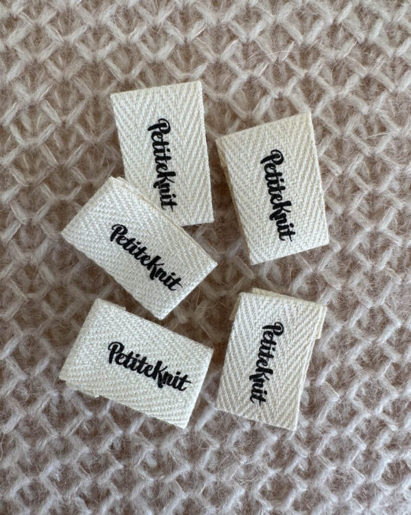 "PetiteKnit" foldet label 5 stk