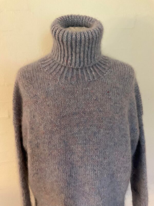 Wednesday Sweater fra PetiteKnit strikket i LettLopi og Mayflower Super Kid Silk.