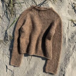 Ivy Sweater Fra PetiteKnit | Garnalternativ Drops Flora og Mayflowers Elba
