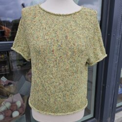 PLAIN YOKE TEE 19 fra Le Knit – Garnlaternativ Lana Cotton212 og Tweed It Yourself
